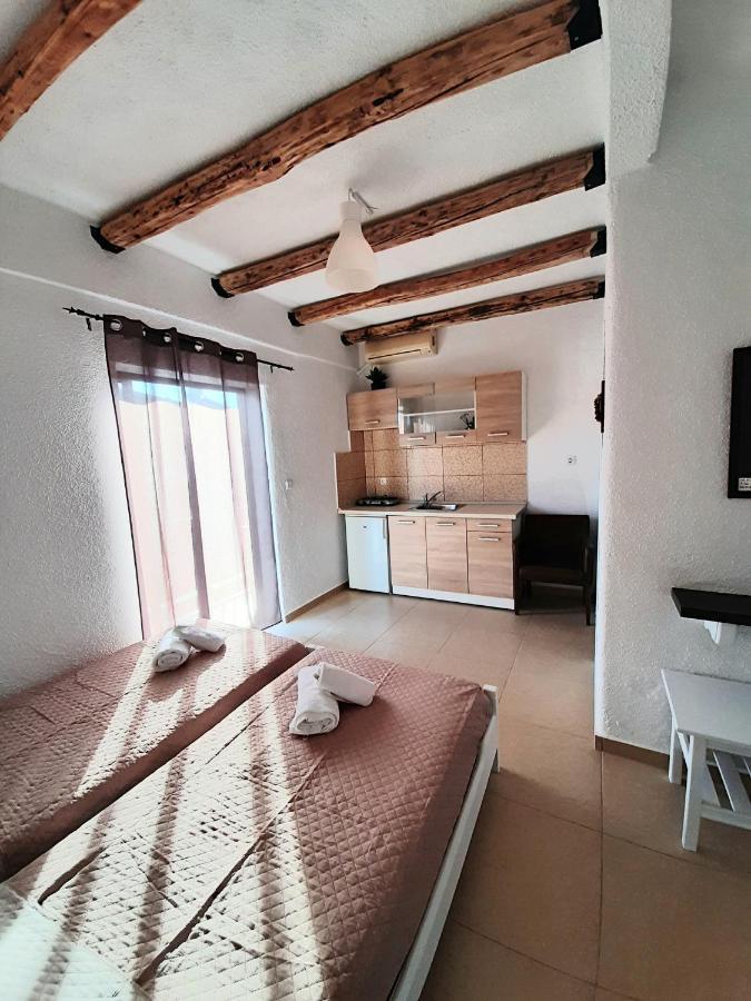 Mariza Apartments -Studios Hanioti Ruang foto