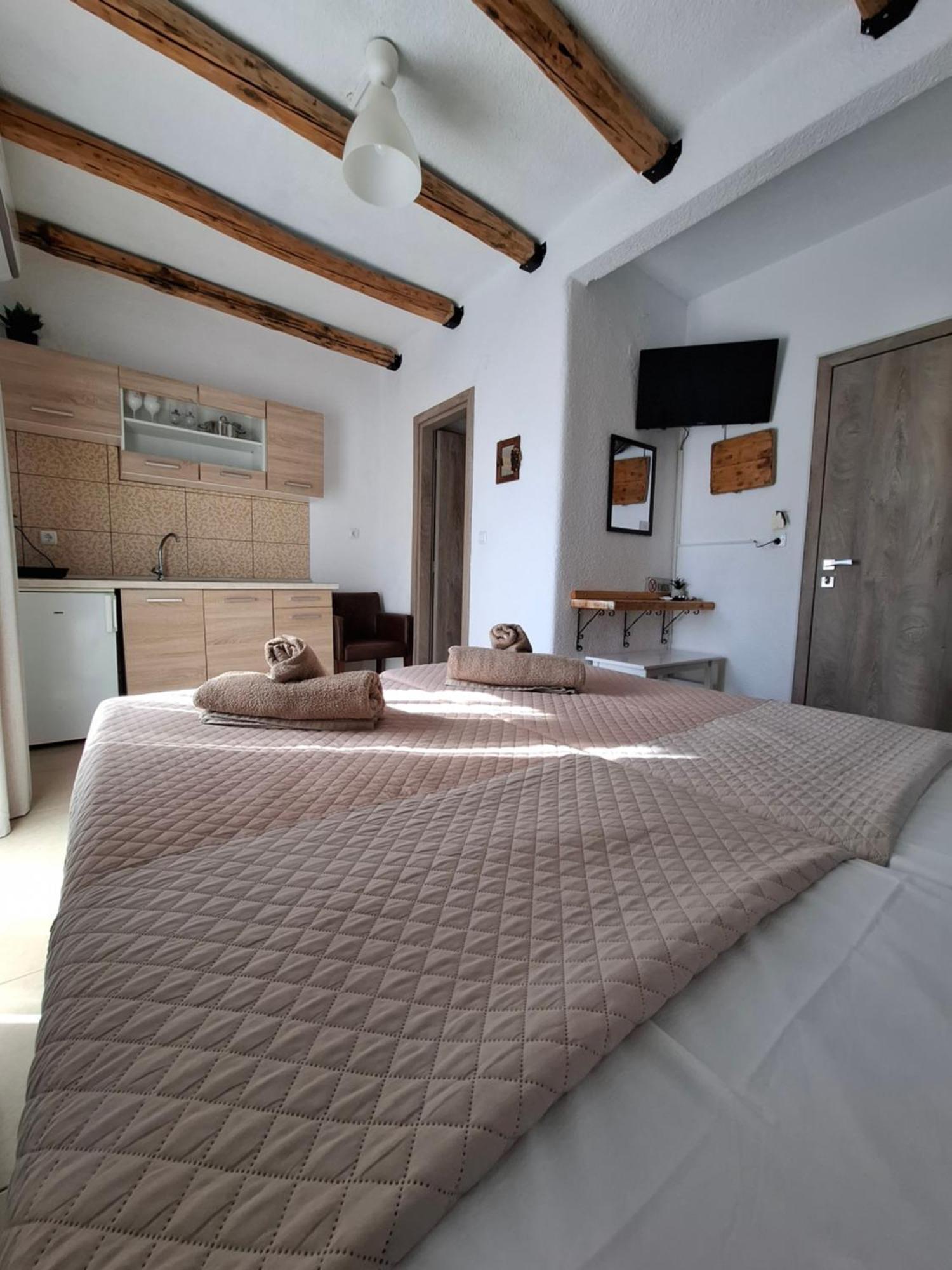 Mariza Apartments -Studios Hanioti Bagian luar foto